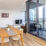 Luxury Modern Apartment In Southport With Hotel Facilities