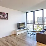 Luxury Modern Apartment In Southport With Hotel Facilities